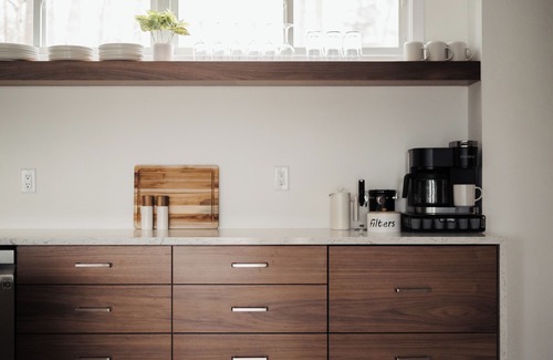 Sarona Casa | Modern 4-bedroom container home on Long Lake!