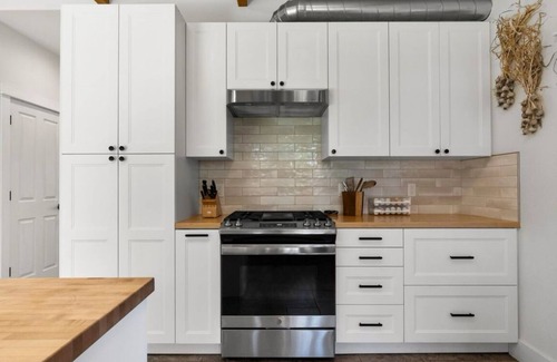 Stevensville Otro | Modern 4-bedroom Farmhouse Oasis with Apple Orchard and Mountain Views