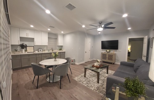 Tustin Casa | Modern 4 Bedroom Home - 15 mins from Disneyland