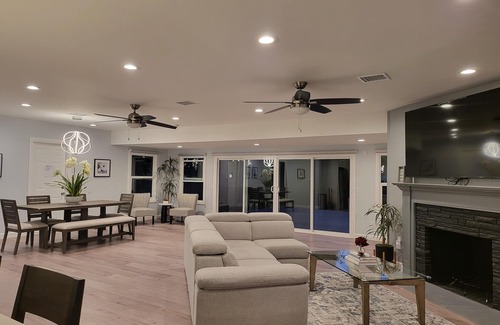 Tustin Casa | Modern 4 Bedroom Home - 15 mins from Disneyland