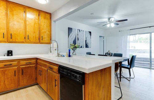 Sylmar Casa | Modern 4 bedroom in San Fernando