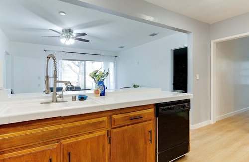 Sylmar Casa | Modern 4 bedroom in San Fernando