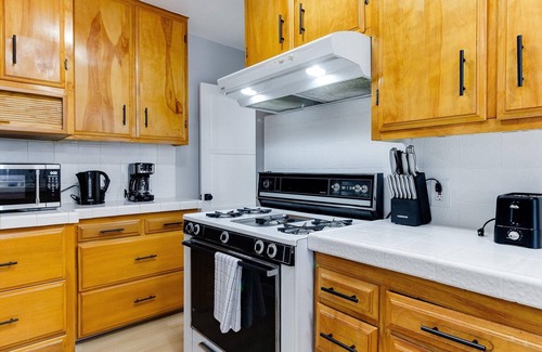 Sylmar Casa | Modern 4 bedroom in San Fernando