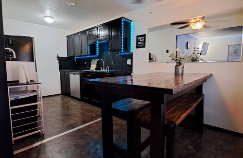 Idaho Falls Casa | Modern - 4 Bedroom - Pool Table- No Chores - No Contact Check In-