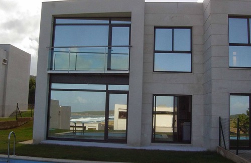 Valdovino Villa | Modern 4 Double Bedroom Villa with Pool / Garden