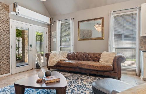 Forest Ridge Apartamento | Modern 4BR Home w WiFi by Dell Diamond