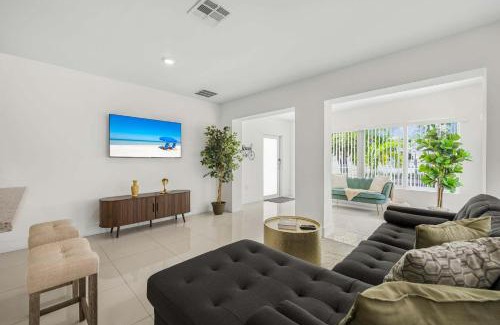 Coral Way Casa | Modern 4BR Retreat with Private Pool - Near Brickell