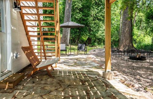 Como Casa | Modern 5 BDR Retreat - Game Room Fire Pit Creek