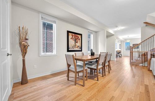 Burlington Casa | Modern 5 Bed Home Near Burlington Pier, Downtown, Hospital, GO