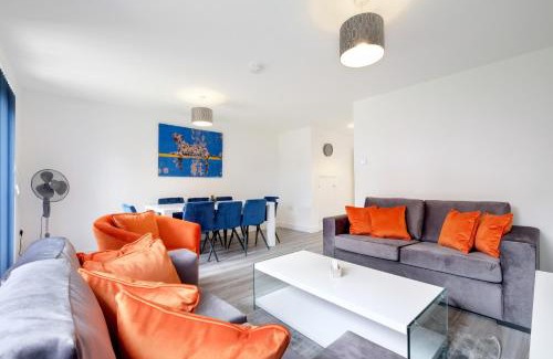 Aylesbury Casa | Modern 5 Bedroom 3 Bathroom Serviced House Aylesbury with parking By 360Stays