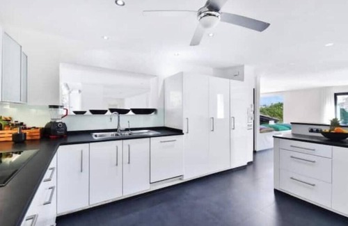 Nueva Andalucia Villa | Modern 5 Beds Villa 5min Puerto Banus