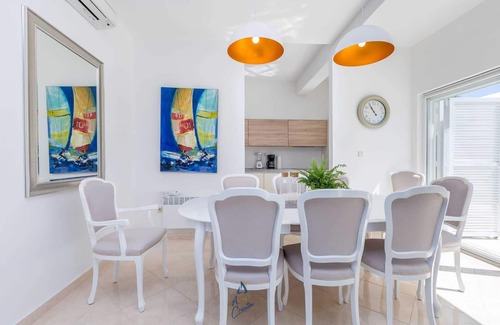 Opatija Villa | Moderna villa de 5 dormitorios para 10+1 personas con piscina climatizada y jacuzzi
