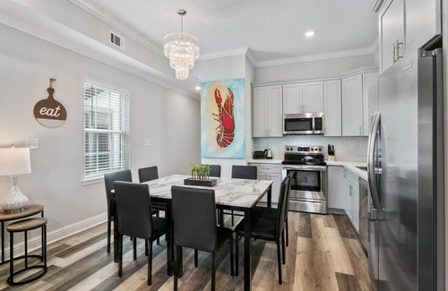 Tulane - Gravier Casa | Modern 5BR/5BA | New Build, Parking & Prime Spot