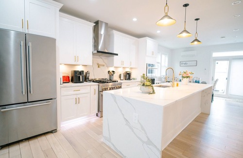 Park View Casa | Modern 5BR/5BA | Rooftop Deck & Private Parking!