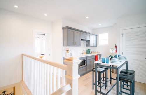 Park View Casa | Modern 5BR/5BA | Rooftop Deck & Private Parking!