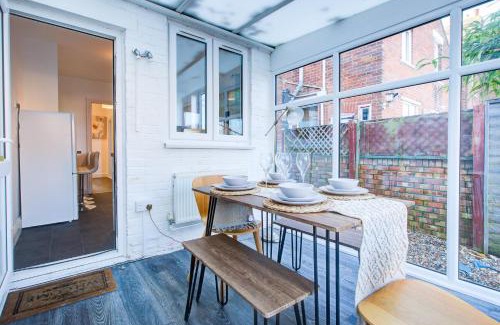 Colchester Apartamento | Modern 6 Bed 3 Bath House