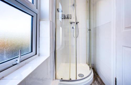 Colchester Apartamento | Modern 6 Bed 3 Bath House