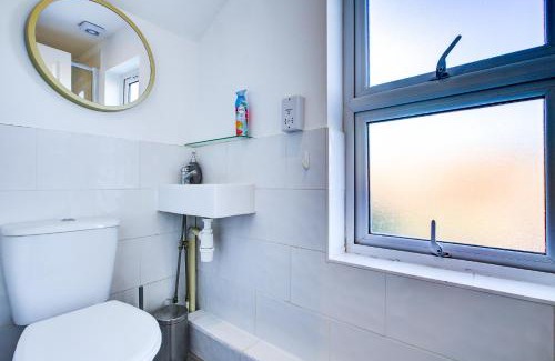 Colchester Apartamento | Modern 6 Bed 3 Bath House