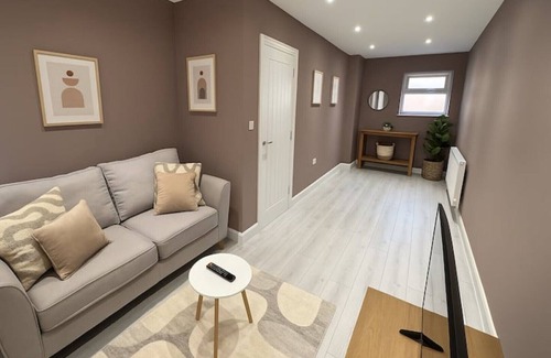 Northampton Casa | Modern 6-Person Home | Ideal for Contractors & Families + Free Parking