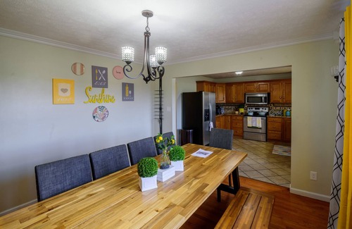 Gouldsboro Casa | "Modern 6BR Pocono Lake View Home Near Attractions W Balcony”