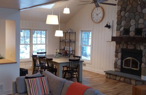 Bolton Landing Cabina | Modern ADK Cabin - 1/2 mile to beach, kayaks + paddle boards + fire pit