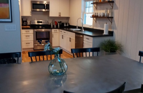 Bolton Landing Cabina | Modern ADK Cabin - 1/2 mile to beach, kayaks + paddle boards + fire pit