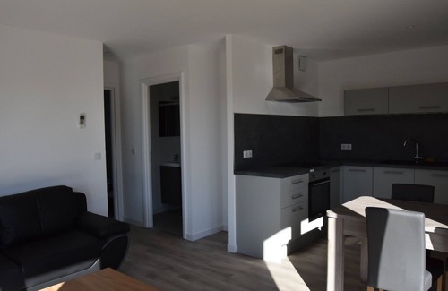 Oraison Villa | Villa moderna con aire acondicionado, piscina y vistas impresionantes.