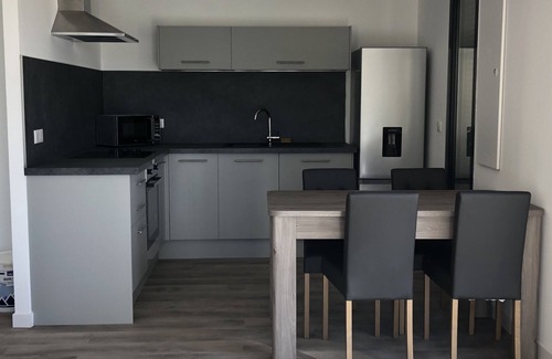 Oraison Villa | Villa moderna con aire acondicionado, piscina y vistas impresionantes.