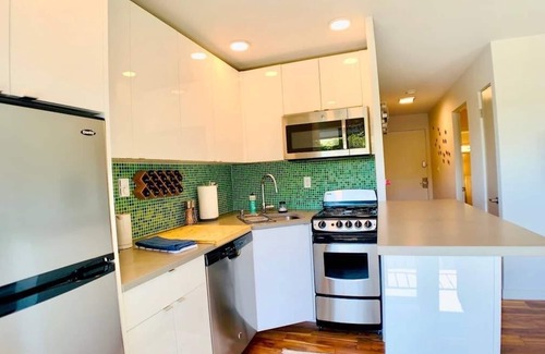 West Queen Anne Apartamento | Modern, airy and bright, this private apartment sits on the top of Queen Anne hill.