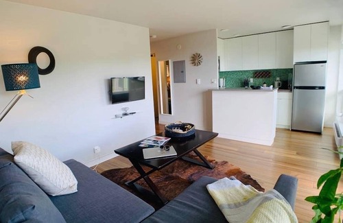 West Queen Anne Apartamento | Modern, airy and bright, this private apartment sits on the top of Queen Anne hill.