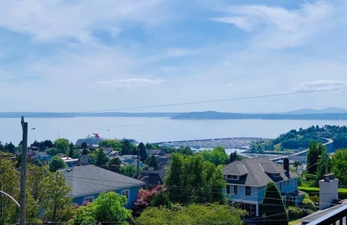 West Queen Anne Apartamento | Modern, airy and bright, this private apartment sits on the top of Queen Anne hill.