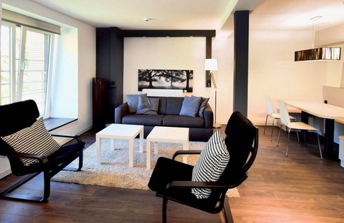 Robertville Villa | Mansión moderna en Robertville ceca del lago