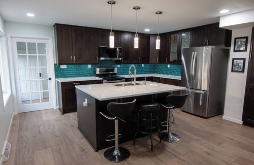 Waukesha Casa | Modern and Convenient Waukesha 3BR home with 2 King Beds and Hot Tub