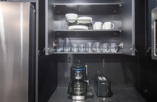 Ajax Apartamento | Modern and Cozy Basement Stay in Ajax