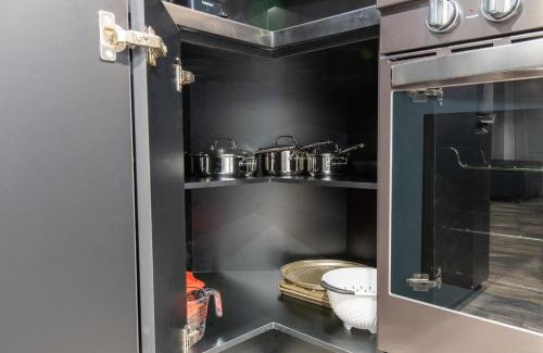 Ajax Apartamento | Modern and Cozy Basement Stay in Ajax