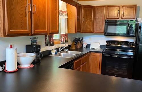 Berkeley Springs Casa | Moderno y Pacífica Chalet con impresionantes vistas a la montaña