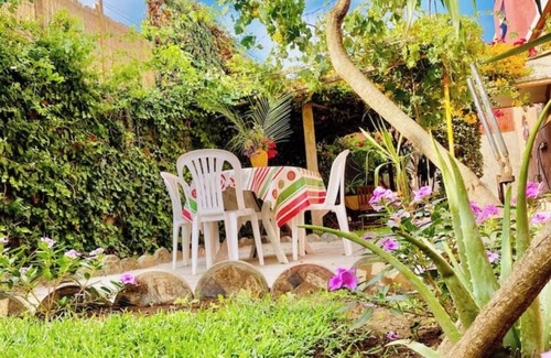 La Corniche Casa | Modern and quiet comfort a short walk to the beach.