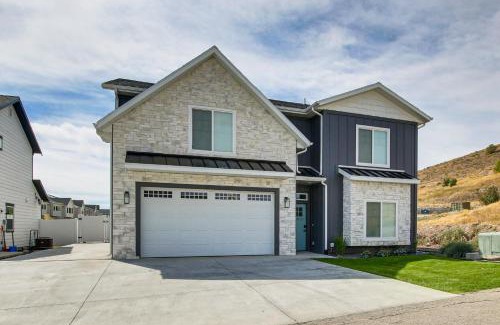 Garden City Casa | Modern and Spacious Garden City Home with Pool Access!