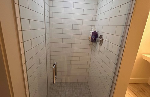 First Hill Hotel | Modern and Spacious Loft With 2 Beds