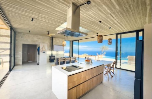 Malevizi Casa | Modern and stylish with sea view