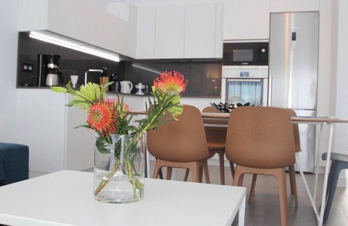 San Eugenio Apartamento | Apartamento moderno, ubicación central, a 350 m de la playa, piscina comunitaria