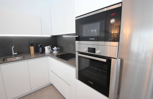 San Eugenio Apartamento | Apartamento moderno, ubicación central, a 350 m de la playa, piscina comunitaria