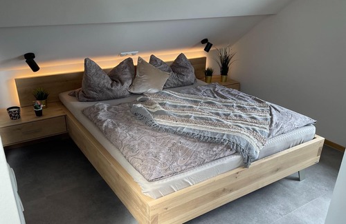 Mutzenich Apartamento | Apartamento moderno en Monschau con balcón y barbacoa