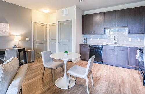 Highlands Ranch Apartamento | Modern Apartment in Prime Location (ID7516X47)
