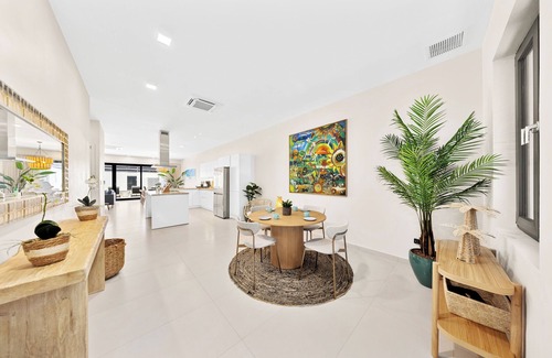 Malmok Casa | Modern Apartment 1 Minute WALK TO BEACH!