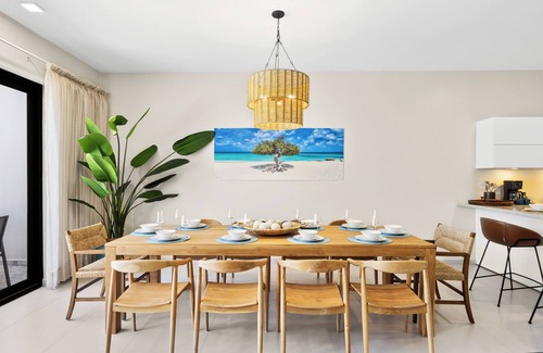 Malmok Casa | Modern Apartment 1 Minute WALK TO BEACH!