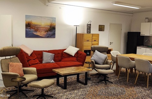 Veitshoechheim Apartamento | Modern apartment (123m²) near Würzburg with WLAN parking lot Grill+ 75 inch TV