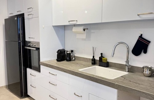 Netanya Apartamento | Modern Apartment in Central Netanya – 2 Min Walk to the Beach!