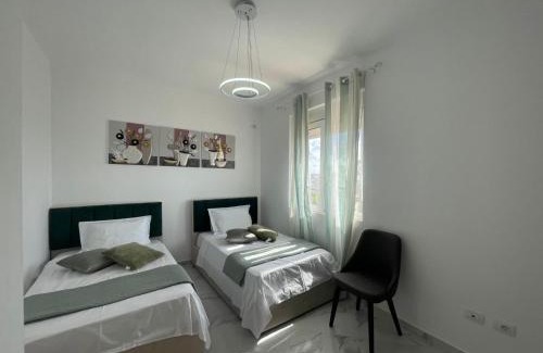 Mbrostar-Urë Apartamento | Modern Apartment in Fier, Albania