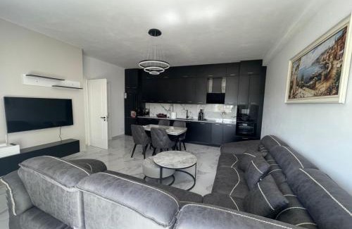 Mbrostar-Urë Apartamento | Modern Apartment in Fier, Albania